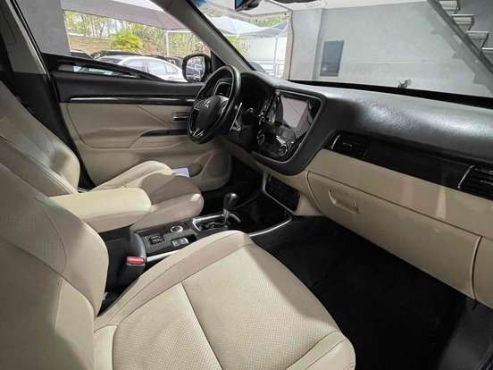 MITSUBISHI-OUTLANDER-2.2 4X4 16V DIESEL 4P AUTOMÁTICO MITSUBISHI-OUTLANDER-2016