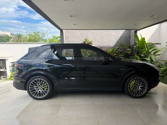 PORSCHE-CAYENNE-2023