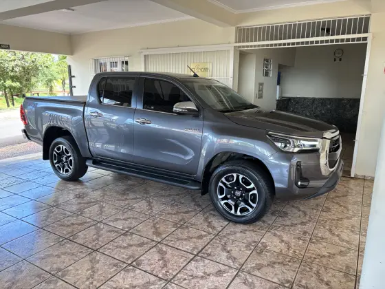 TOYOTA HILUX 2.8 D-4D TURBO DIESEL CD SRX 4X4 AUTOMÁTICO