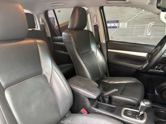 TOYOTA-HILUX-2019
