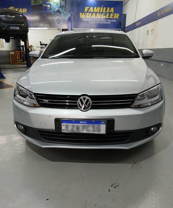 VOLKSWAGEN JETTA 2.0 COMFORTLINE FLEX 4P MANUAL