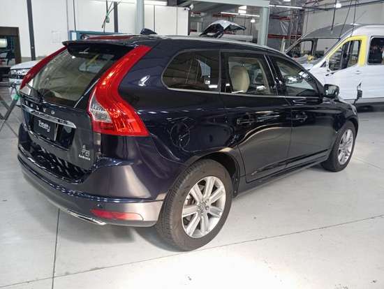 VOLVO-XC60-2017