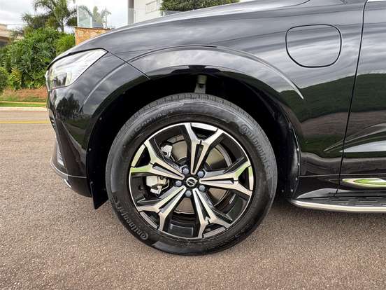 VOLVO-XC60-2021