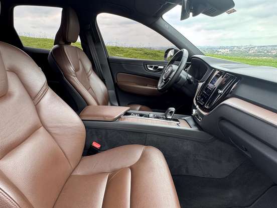 VOLVO-XC60-2021