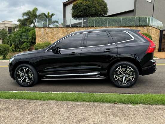 VOLVO-XC60-2021