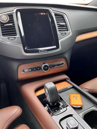 VOLVO-XC90-2023