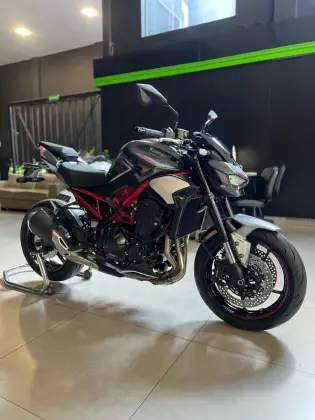 KAWASAKI Z900 
