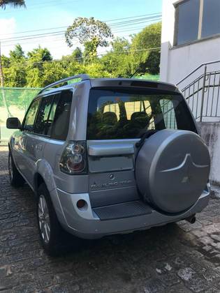 MITSUBISHI PAJERO TR4 2.0 4X4 16V 140CV FLEX 4P MANUAL