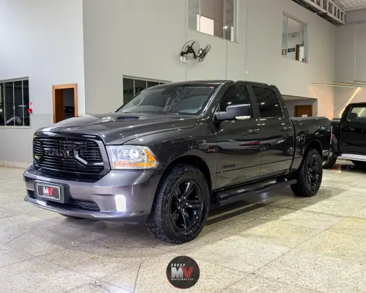 RAM CLASSIC 5.7 V8 GASOLINA LARAMIE NIGHT EDITION CD 4X4 AUTOMÁTICO