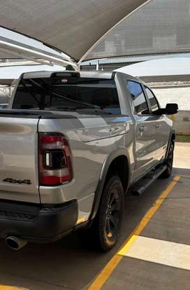 RAM-1500-5.7 V8 GASOLINA REBEL CD 4X4 AUTOMÁTICO RAM-1500-2022