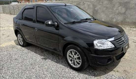 RENAULT-LOGAN-2013