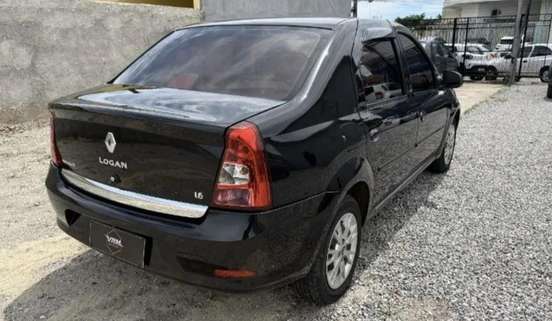 RENAULT-LOGAN-2013