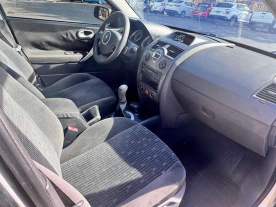 RENAULT-MEGANE-2011