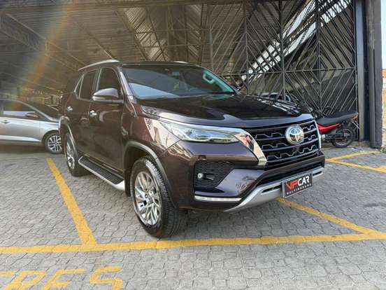 TOYOTA-HILUX SW4-2.8 D-4D TURBO DIESEL SRX 7L 4X4 AUTOMÁTICO TOYOTA-HILUX SW4-2022