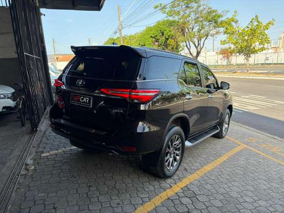 TOYOTA-HILUX SW4-2.8 D-4D TURBO DIESEL SRX 7L 4X4 AUTOMÁTICO TOYOTA-HILUX SW4-2022