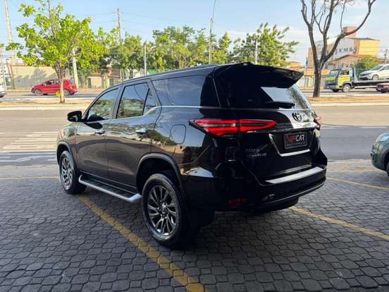 TOYOTA-HILUX SW4-2022