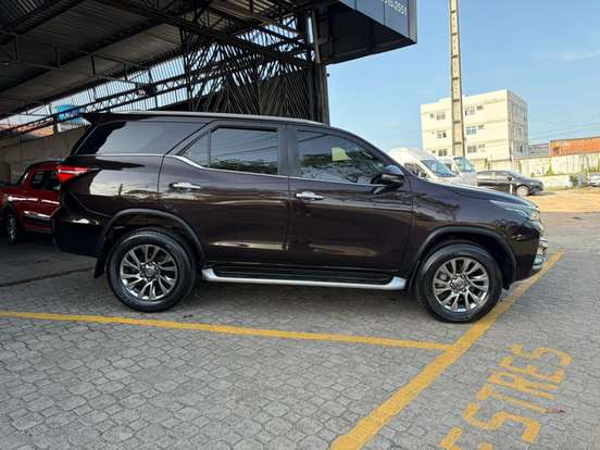 TOYOTA-HILUX SW4-2022
