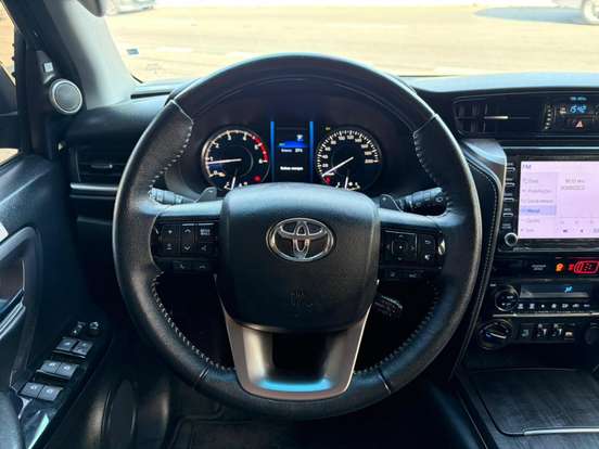 TOYOTA-HILUX SW4-2022