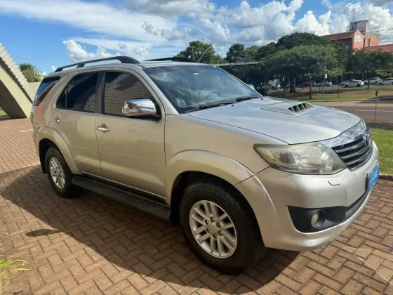 TOYOTA HILUX SW4 3.0 SRV 4X4 16V TURBO INTERCOOLER DIESEL 4P AUTOMÁTICO