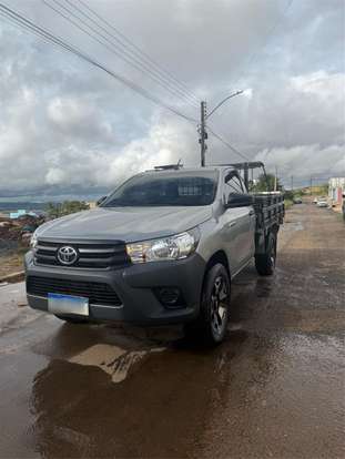 TOYOTA-HILUX-2023
