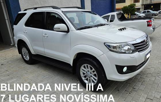 TOYOTA HILUX SW4 3.0 SRV 4X4 7 LUGARES 16V TURBO INTERCOOLER DIESEL 4P AUTOMÁTICO