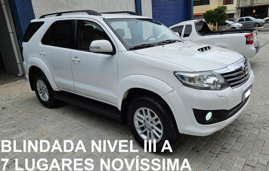 TOYOTA-HILUX SW4-2012
