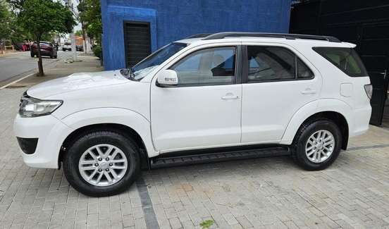 TOYOTA-HILUX SW4-2012