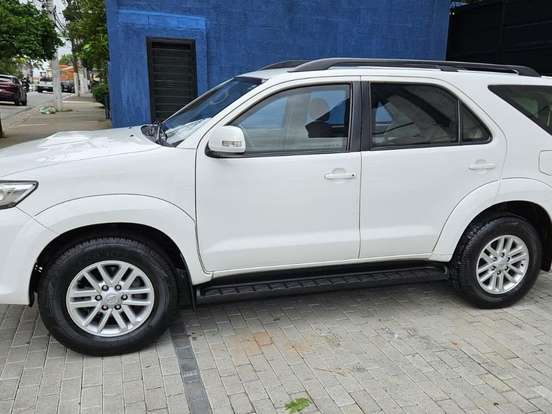 TOYOTA-HILUX SW4-3.0 SRV 4X4 7 LUGARES 16V TURBO INTERCOOLER DIESEL 4P AUTOMÁTICO TOYOTA-HILUX SW4-2012