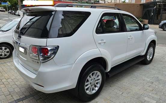 TOYOTA-HILUX SW4-2012