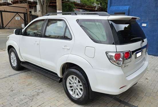 TOYOTA-HILUX SW4-2012