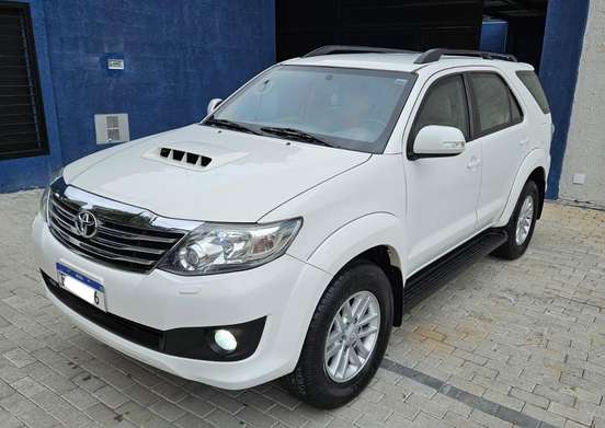 TOYOTA-HILUX SW4-2012