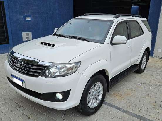 TOYOTA-HILUX SW4-3.0 SRV 4X4 7 LUGARES 16V TURBO INTERCOOLER DIESEL 4P AUTOMÁTICO TOYOTA-HILUX SW4-2012