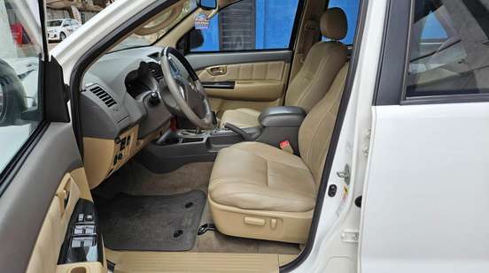 TOYOTA-HILUX SW4-2012