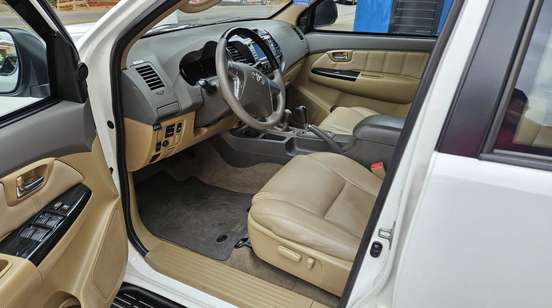 TOYOTA-HILUX SW4-2012