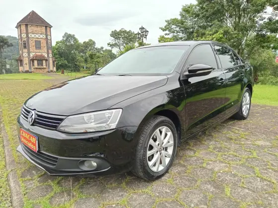 VOLKSWAGEN JETTA 2.0 COMFORTLINE FLEX 4P MANUAL