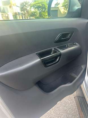 VOLKSWAGEN-AMAROK-2011