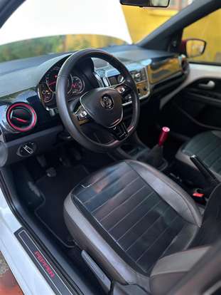 VOLKSWAGEN-UP-2017