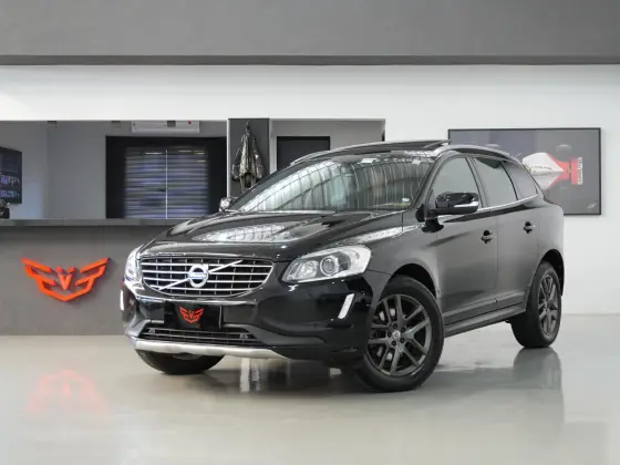 VOLVO XC60 2.4 D5 MOMENTUM DIESEL AWD 4P AUTOMÁTICO