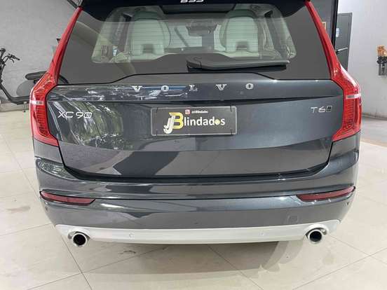 VOLVO-XC90-2018