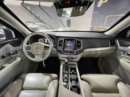 VOLVO-XC90-2018