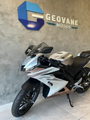 YAMAHA YZF R15 