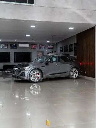 AUDI Q8 E-TRON 55 ELÉTRICO LAUNCH EDITION QUATTRO