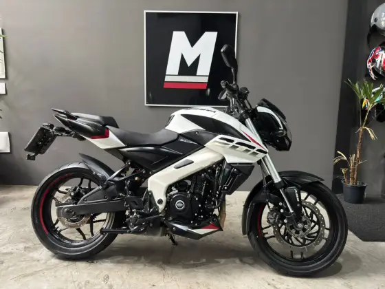 BAJAJ DOMINAR 200 