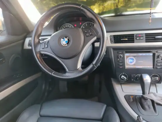 BMW-320i-2011