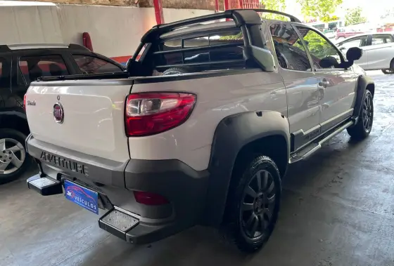 FIAT STRADA 1.8 MPI ADVENTURE CD 16V FLEX 3P MANUAL FIAT STRADA 1.8 MPI ADVENTURE CD 16V FLEX 3P MANUAL