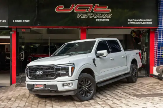 FORD F-150 5.0 V8 GASOLINA CD LARIAT BLACK FX4 AUTOMÁTICO