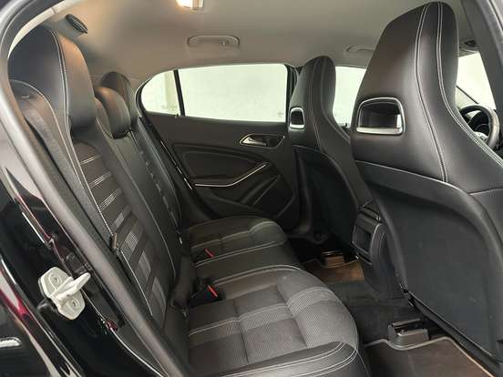 MERCEDES-BENZ-GLA 200-2018