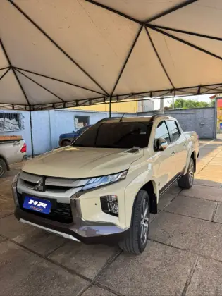 MITSUBISHI TRITON 2.4 BITURBO DIESEL CD GLS 4X4 AUTOMÁTICO