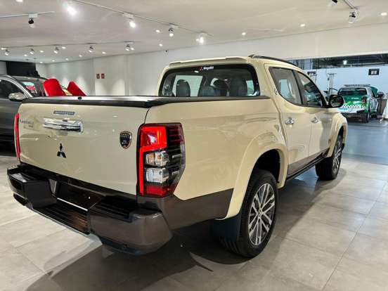 MITSUBISHI-L200 TRITON-2.4 16V TURBO DIESEL SPORT HPE-S TERRA CD 4P 4X4 AUTOMÁTICO MITSUBISHI-L200 TRITON-2024