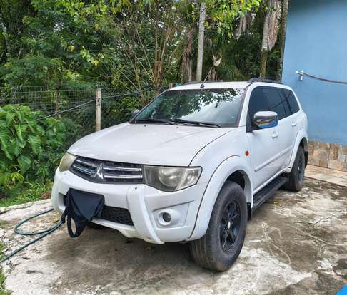 MITSUBISHI-PAJERO-2017